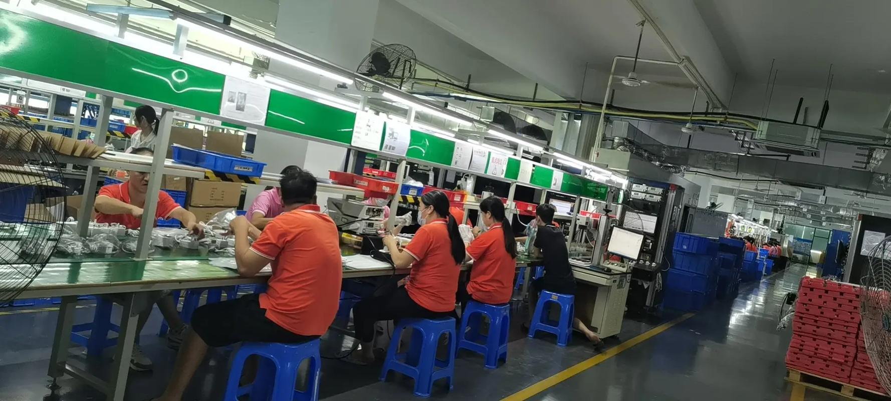 选择新斯宝适配器与充电器，安全高效生产无忧